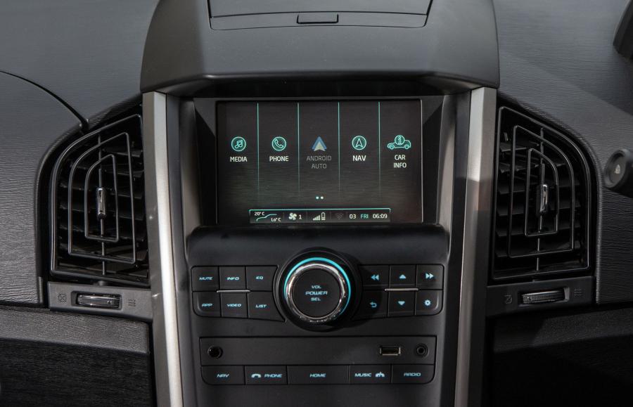 Детали интерьера Mahindra XUV500 2019 года  (AU) (фото 2 из 13)